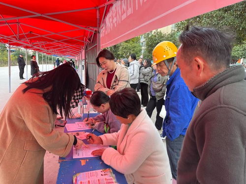 衡陽石惠家園居民喜領民生大禮包，政府門戶網站一站式服務助力美好生活